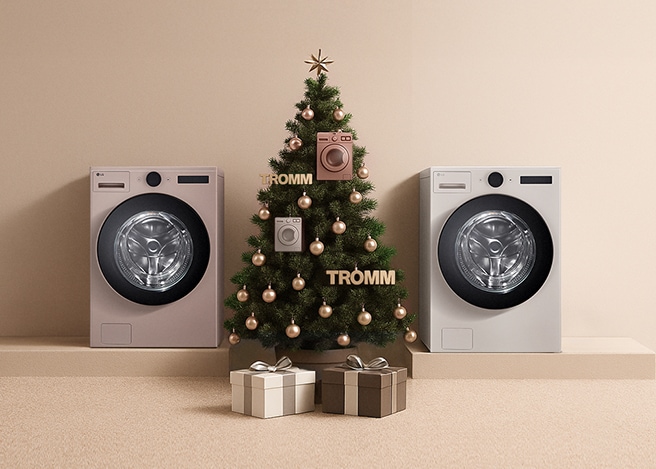 베이지 배경 중앙 단상 위 크리스마스트리와 세탁기 장식, 앞 선물 2개, 양옆 토프·아몬드 색 LG 트롬 AI 오브제컬렉션 세탁기.